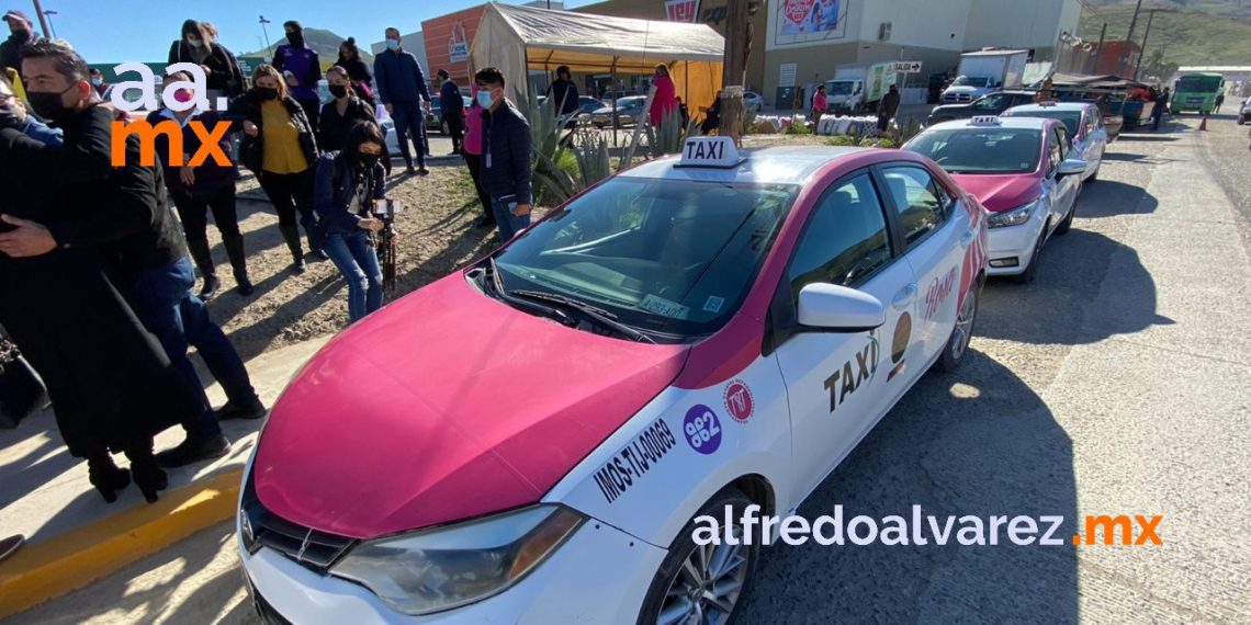 EN MARCHA EL PRIMER SITIO DE TAXIS ROSAS EN TIJUANA