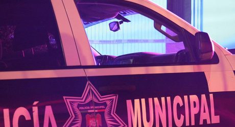 Arrojan cadáver de una mujer desde auto en movimiento