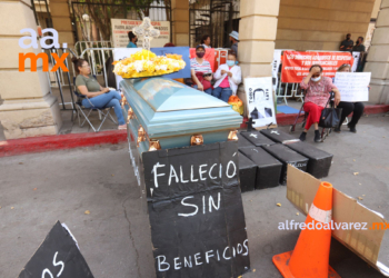 PONEN ATAúD EN PALACIO MUNICIPAL DE HERMOSILLO