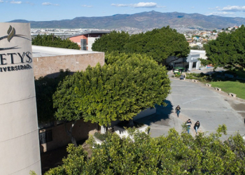 REMUEVEN A PROFESOR SEñALADO POR ALUMNAS