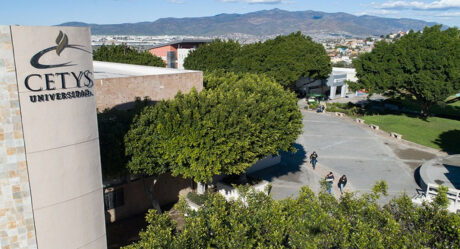 Remueven a profesor señalado por alumnas