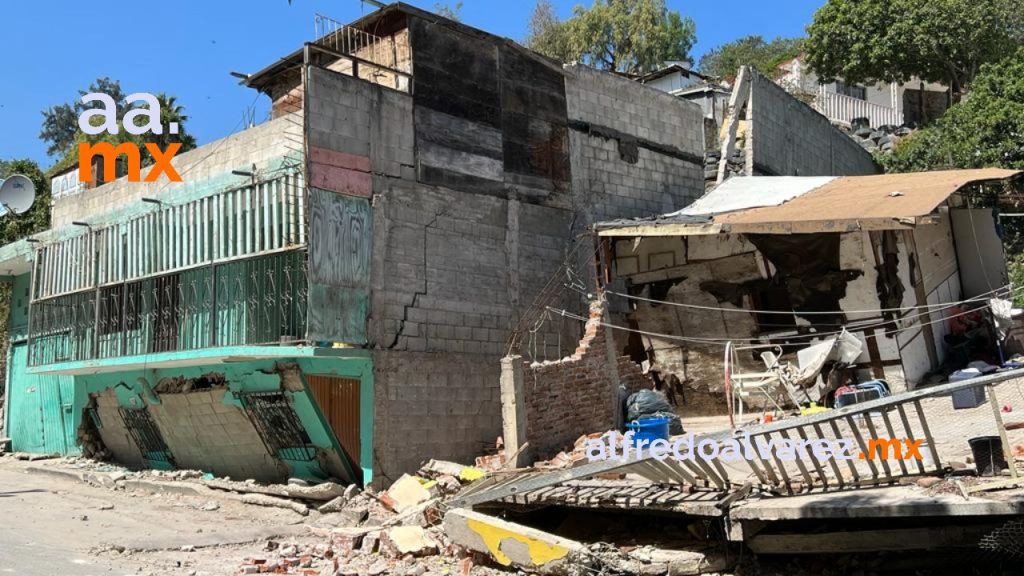 AUMENTAN VIVIENDAS EN RIESGO POR DESLIZAMIENTO EN CAMINO VERDE