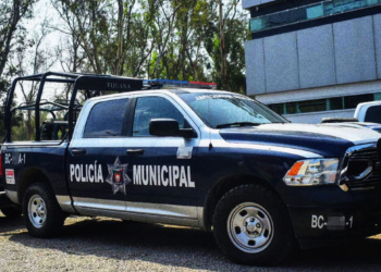 GOLPEAN  POLICíAS MUNICIPALES A MENOR DE EDAD