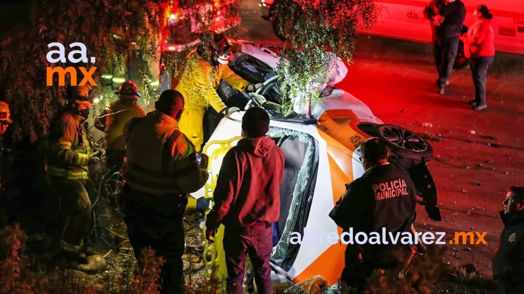 Un-muerto-dos-lesionados-graves-tras-volcadura-de-taxi-libre