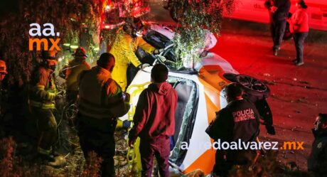 Un muerto y dos lesionados graves tras volcadura de taxi libre