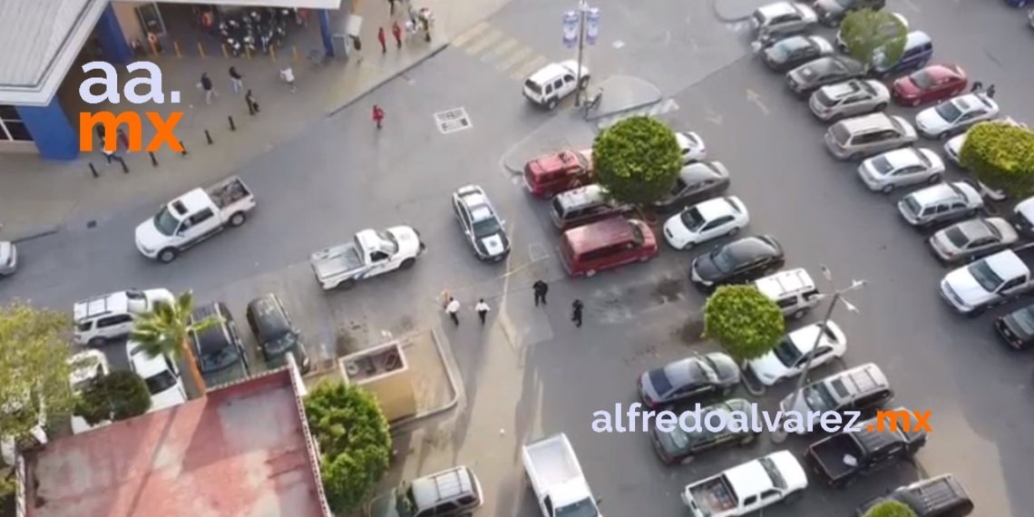 BALEAN A UNA PERSONA AL INTERIOR DE LA MACROPLAZA