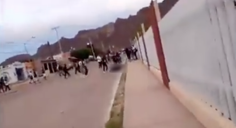 En Guaymas adolescente es noqueado en riña entre estudiantes