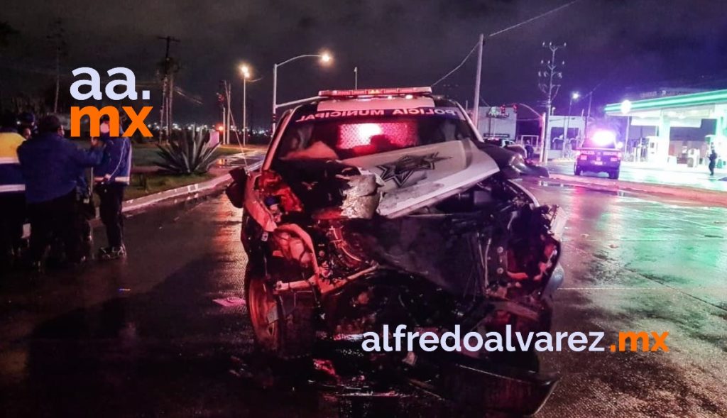 Policía-choca-patrulla-contra-objeto-fijo