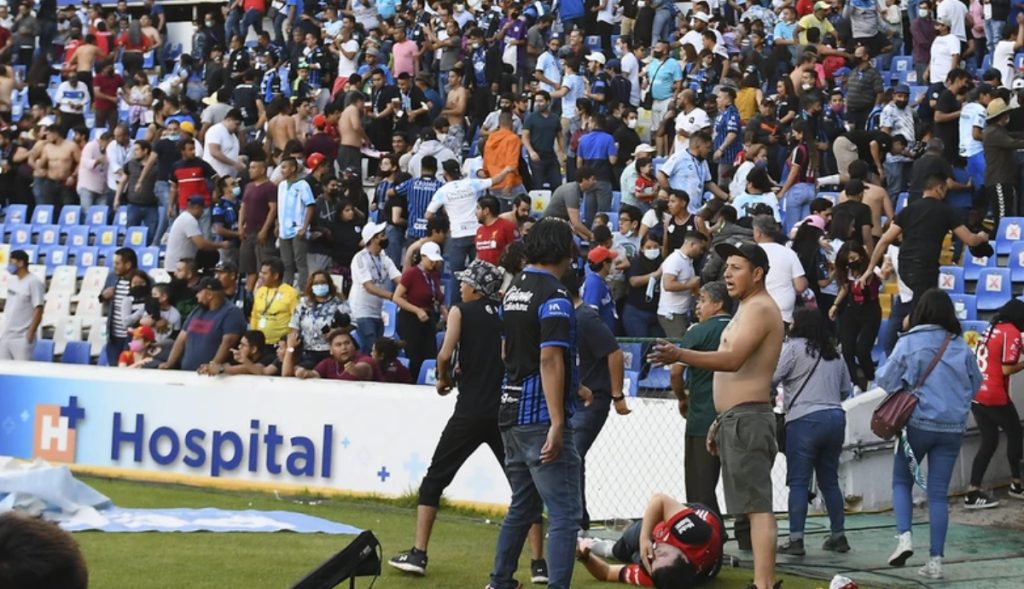 Batalla-campal-en-estadio-La-Corregidora-deja-víctimas