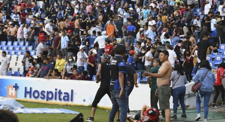 Batalla campal en estadio La Corregidora deja víctimas