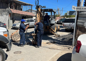 TRABAJA CESPT PARA RESTABLECER SERVICIOS EN CAMINO VERDE SIN AFECTAR ZONA DE RIESGO