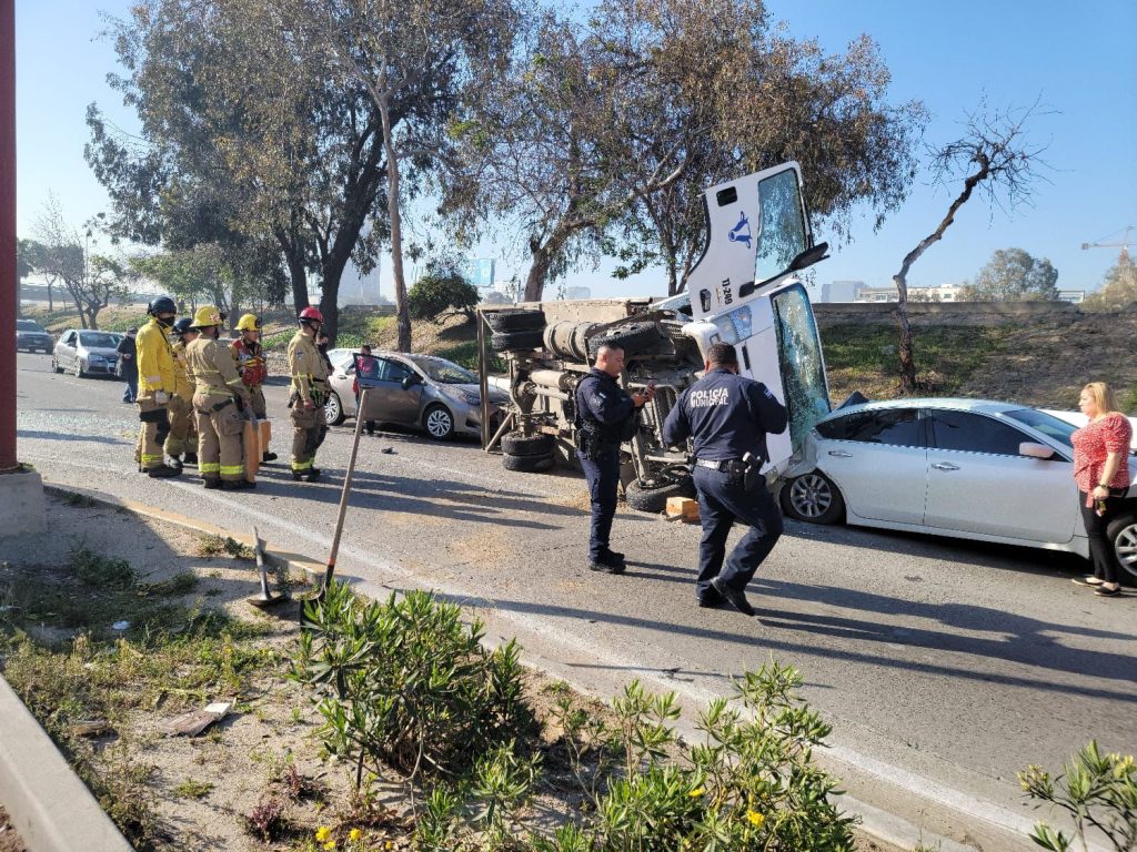 Lesionan-oficial-de-transito-en-choque