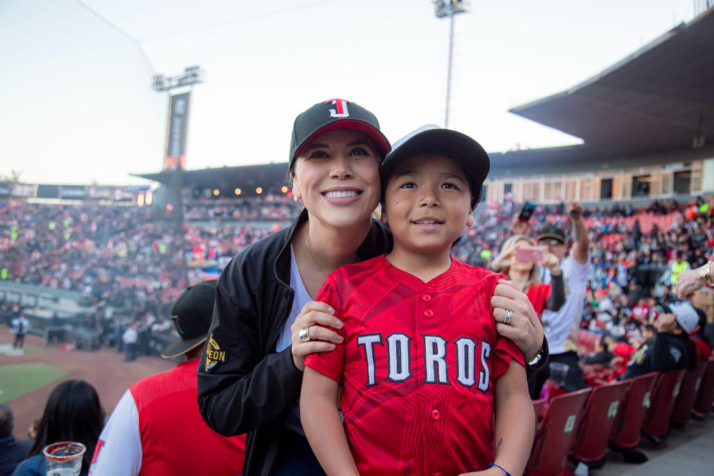 Marina-del-Pilar-asiste-arranque-oficial-Liga-Mexicana-Beisbol