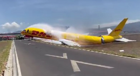 Avión de DHL se parte en dos