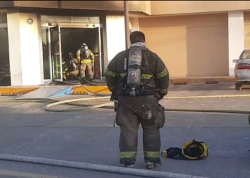 INCENDIO DE FARMACIA PROVOCA INTENSA MOVILIZACIóN