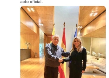 PESE A TODO CLAUDIA PAVLOVICH ATIENDE CONSULADO EN BARCELONA