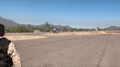 Arriba-helicóptero-con-helibalde-para-incendio-en-Álamos