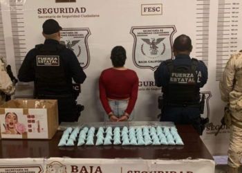 POR LLAMADA ANóNIMA DETIENEN A MUJER CON 12 KG DE FENTANILO