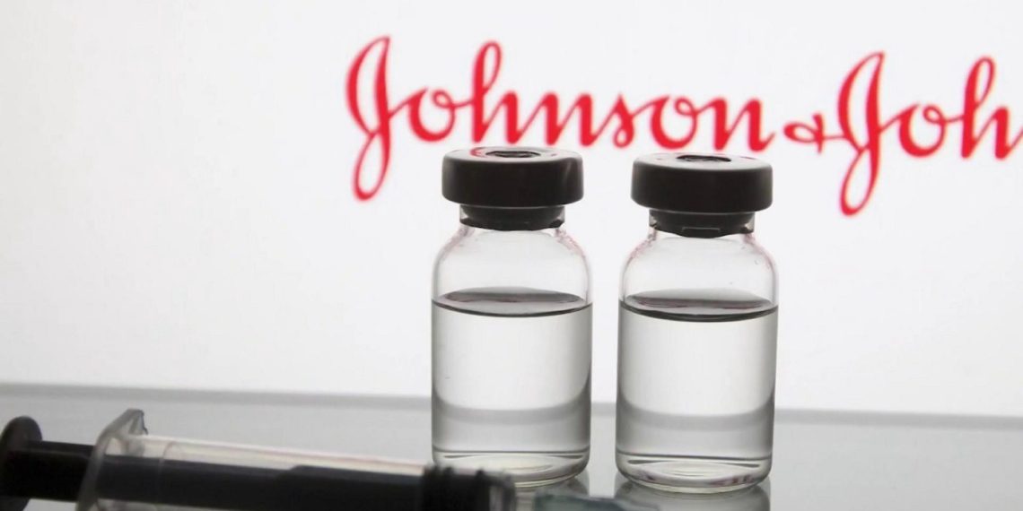 FDA LIMITA USO DE LA VACUNA JOHNSON &AMP; JOHNSON