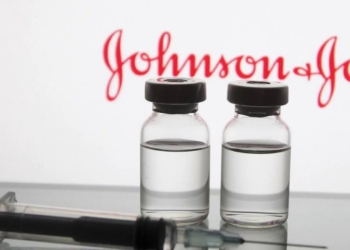 FDA LIMITA USO DE LA VACUNA JOHNSON &AMP; JOHNSON