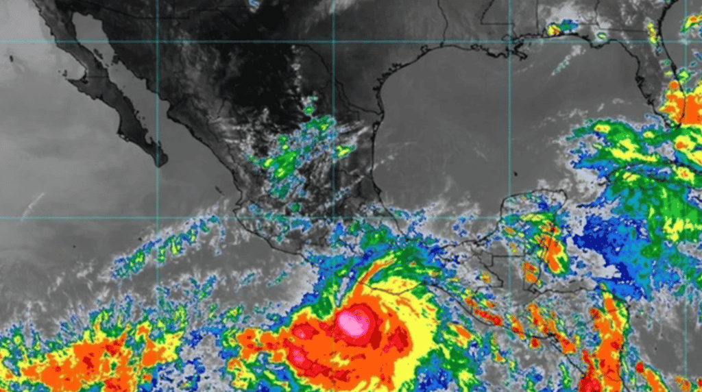 Huracan-Agatha-se-acerca-costas-Oaxaca