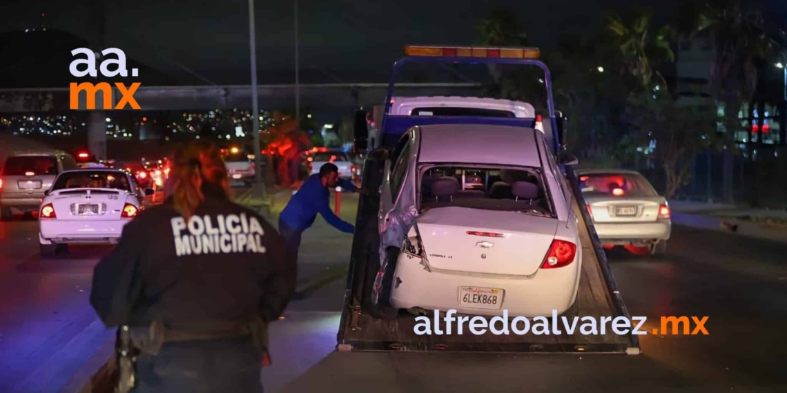 JOVEN CHOCA CON PATRULLA DE ALCOHOLíMETROS