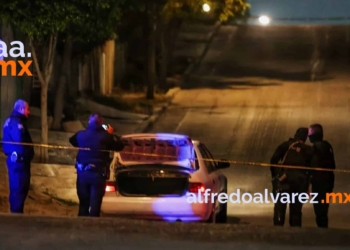 ABANDONAN VEHíCULO CON CADáVER AL INTERIOR DE LA CAJUELA