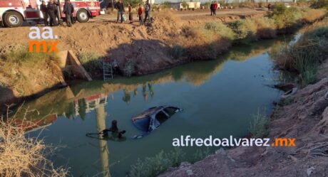 Joven muere al caer en su auto a canal de aguas residuales