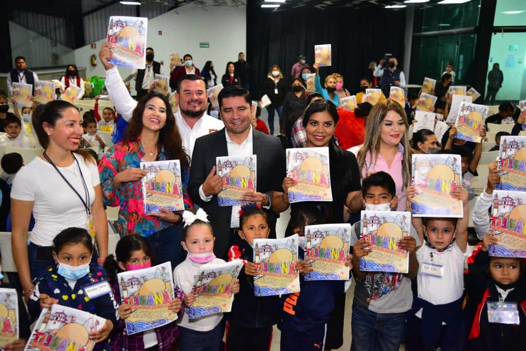 ALCALDESA INTERACTúA CON NIñOS INVITADOS POR EL AYUNTAMIENTO AL MUSEO DEL TROMPO