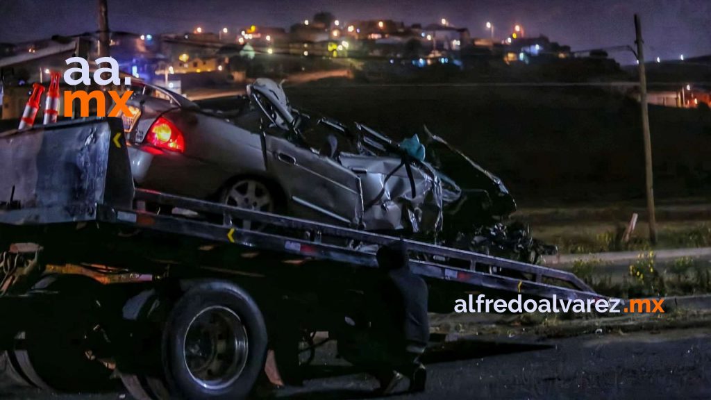 EBRIO AL VOLANTE CHOCA CON TRACTOCAMIóN