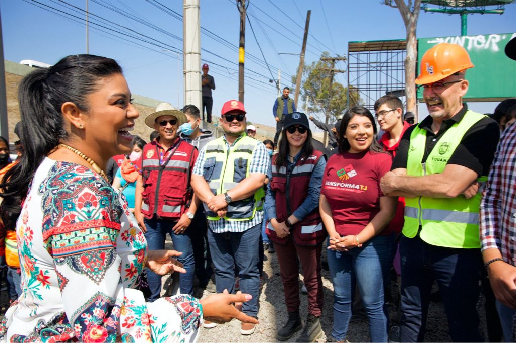 Alcaldesa-entregó-boilers-a-comunidad-vulnerable