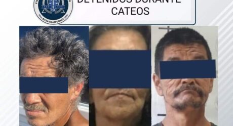 Mujer de 72 años y dos hombres detenidos tras cateos en Ensenada