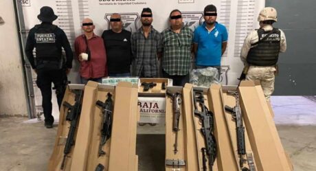 Detienen a sujetos armados que circulaban sobre carretera Tijuana -Tecate