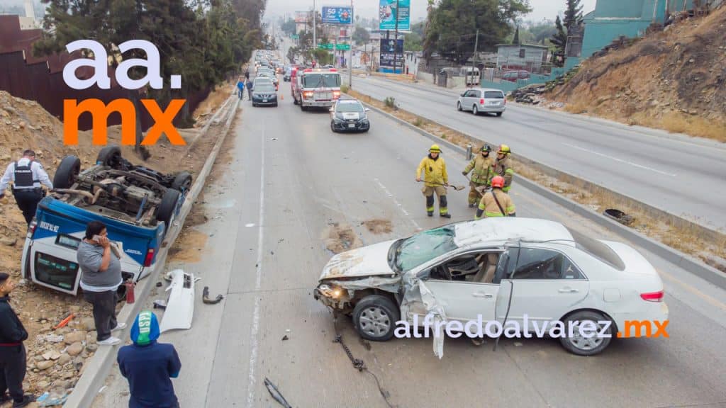 SE REGISTRA DOBLE VOLCADURA DE VEHíCULOS, NO HAY LESIONADOS