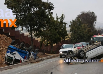 SE REGISTRA DOBLE VOLCADURA DE VEHíCULOS, NO HAY LESIONADOS