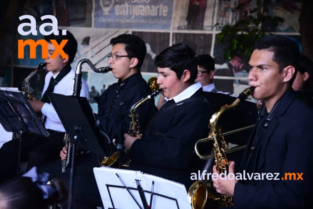 ASISTE MONTSERRAT CABALLERO A PRESENTACIóN DE ORQUESTA INFANTIL