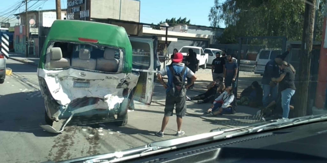 MUJER SE INFARTA Y SE IMPACTA CON UN TAXI