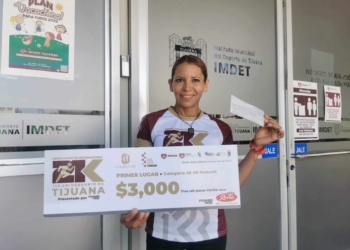 ENTREGAN CHEQUES A GANADORES DEL 27 MARATóN INTERNACIONAL DE TIJUANA