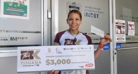 Entregan cheques a ganadores del 27 Maratón Internacional de Tijuana