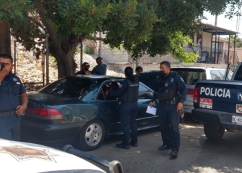 OCHO MENORES DE EU VIVíAN EN UN CARRO EN SITUACIóN INSALUBRE