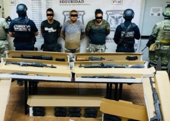 DETIENEN A TRES HOMBRES CON ARMAS DE DISTINTO CALIBRE