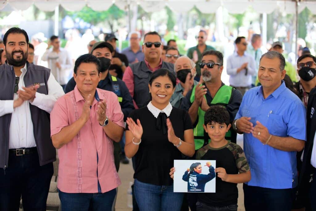 Alcaldesa-entrega-equipo-trabajadores-municipales-5-mdp