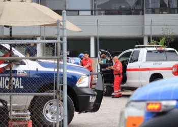 GERENTE DISPARA CONTRA MESERO AL MANIOBRAR PISTOLA EN RESTAURANTE