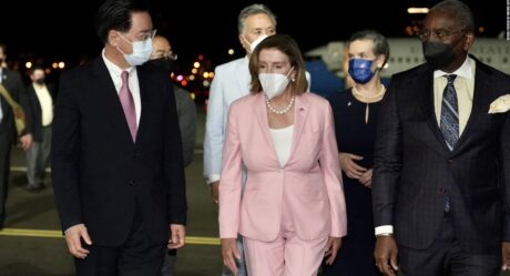 Pelosi llega a Taiwán pese a las advertencias de China a EU