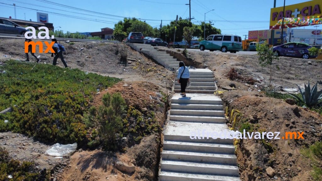 Construyen-escaleras-usuarios-transporte-suban-Soler