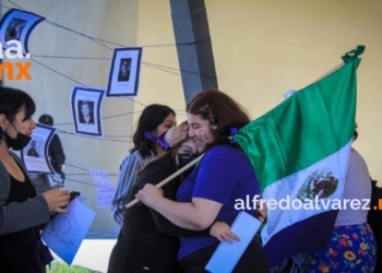 ESTUDIANTES REALIZAN LA ANTIGRITA FEMINISTA EN UABC