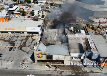 INCENDIO CONSUME TOTALMENTE UNA TIENDA WALDO’S