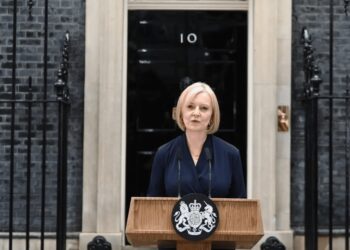 Liz Truss renuncia como primera ministra de Reino Unido