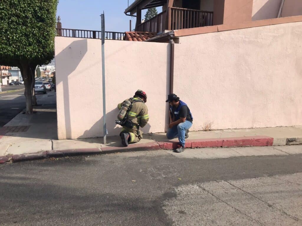 Proteccion-Civil-Bomberos-escuela-fuga-gas-via-publica