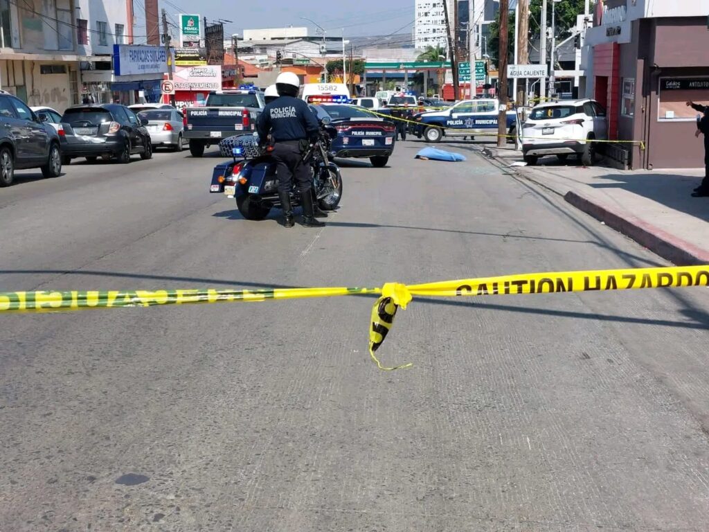 Roban-auto-en-huida-provocan-choque-una-muerte